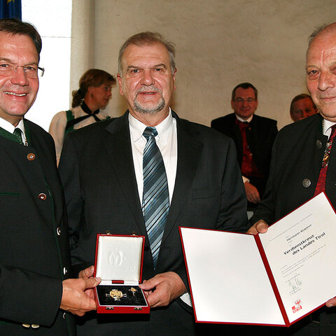 Landesverdienstkreuz für Hermann Klapeer, LH Günther Platter & Luis Trenkwalder